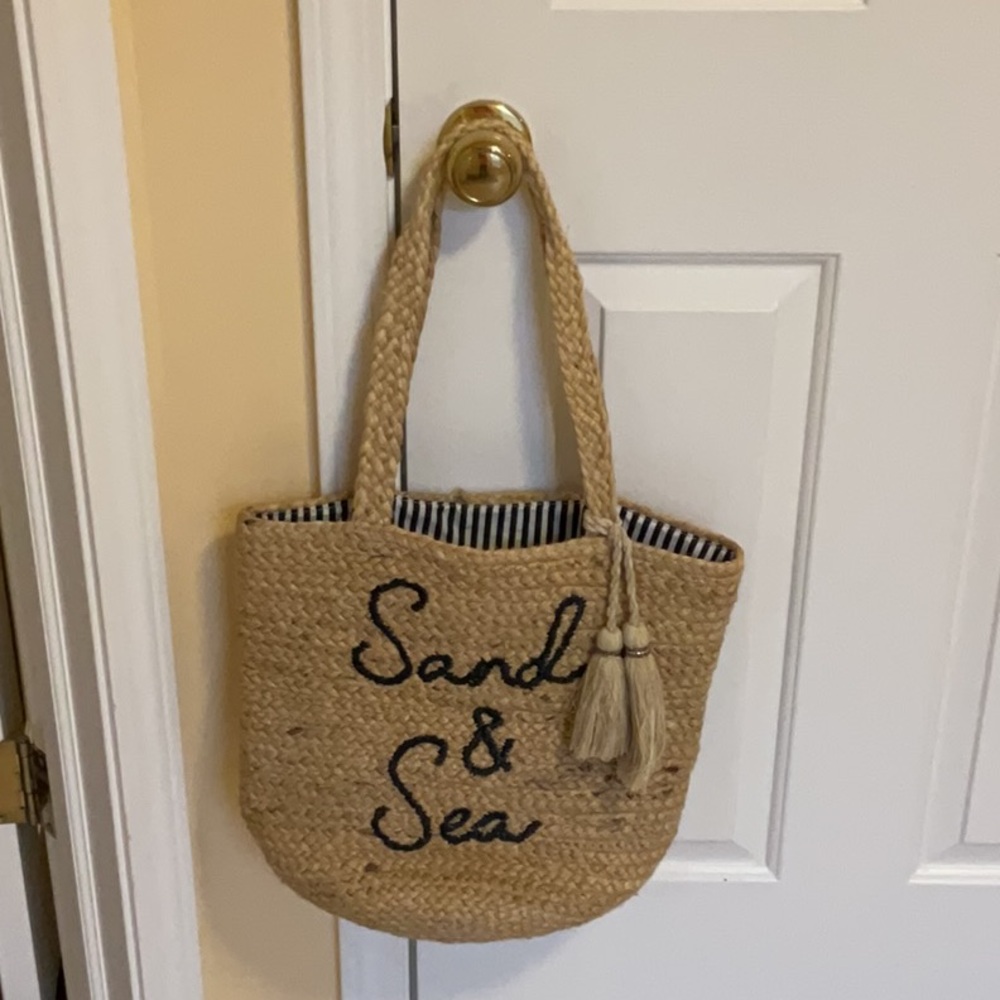 Straw beach bag